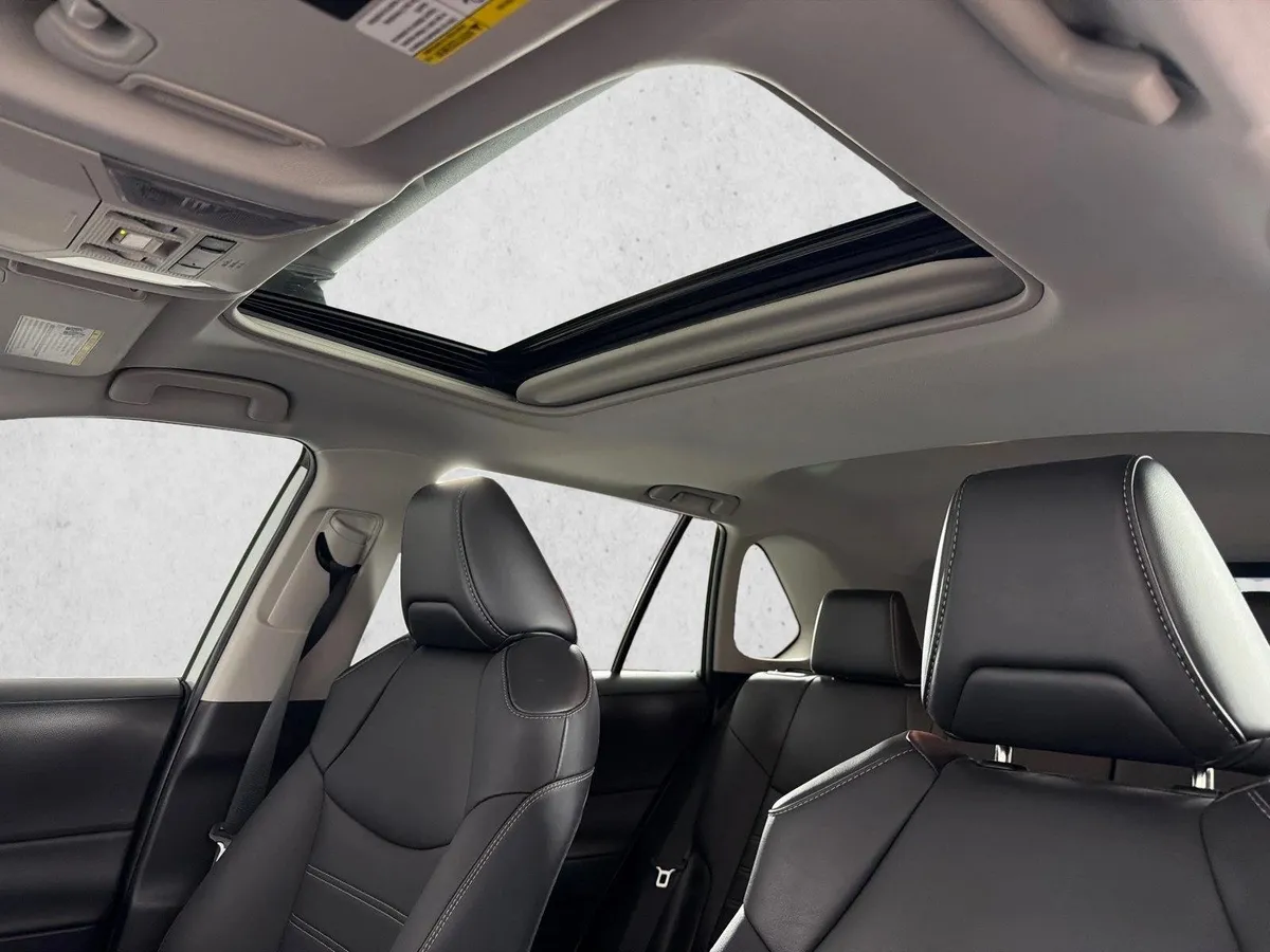 2021 Toyota RAV4 XLE Premium thumbnail 2