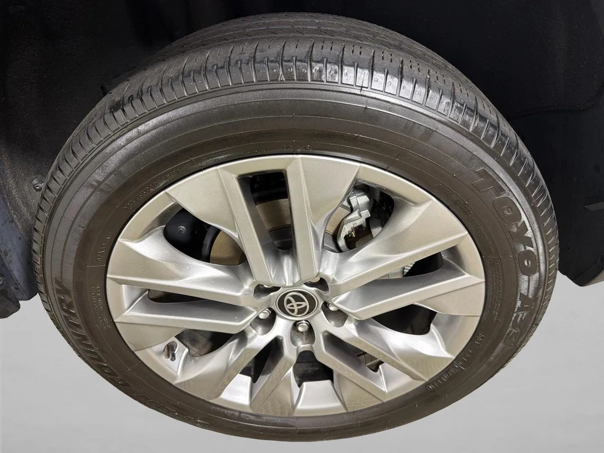 2021 Toyota RAV4 XLE Premium thumbnail 21