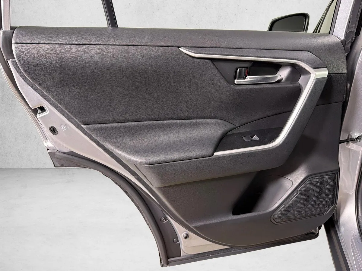 2021 Toyota RAV4 XLE Premium thumbnail 23