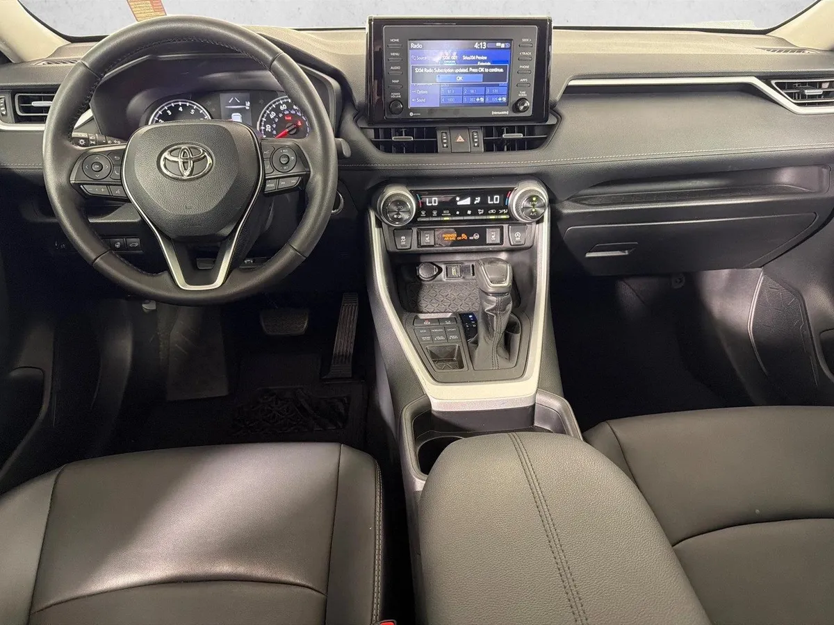 2021 Toyota RAV4 XLE Premium thumbnail 24