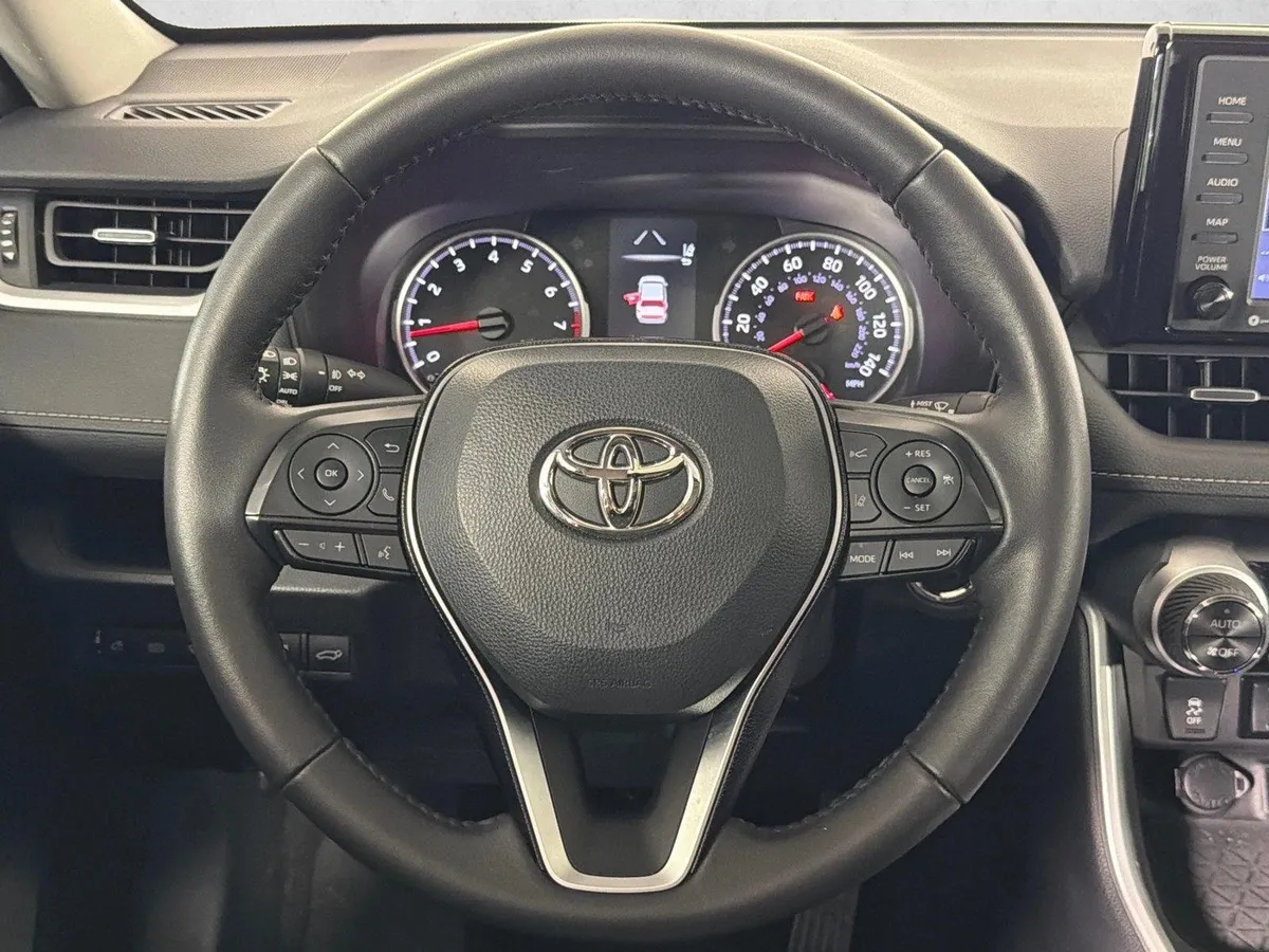 2021 Toyota RAV4 XLE Premium thumbnail 25