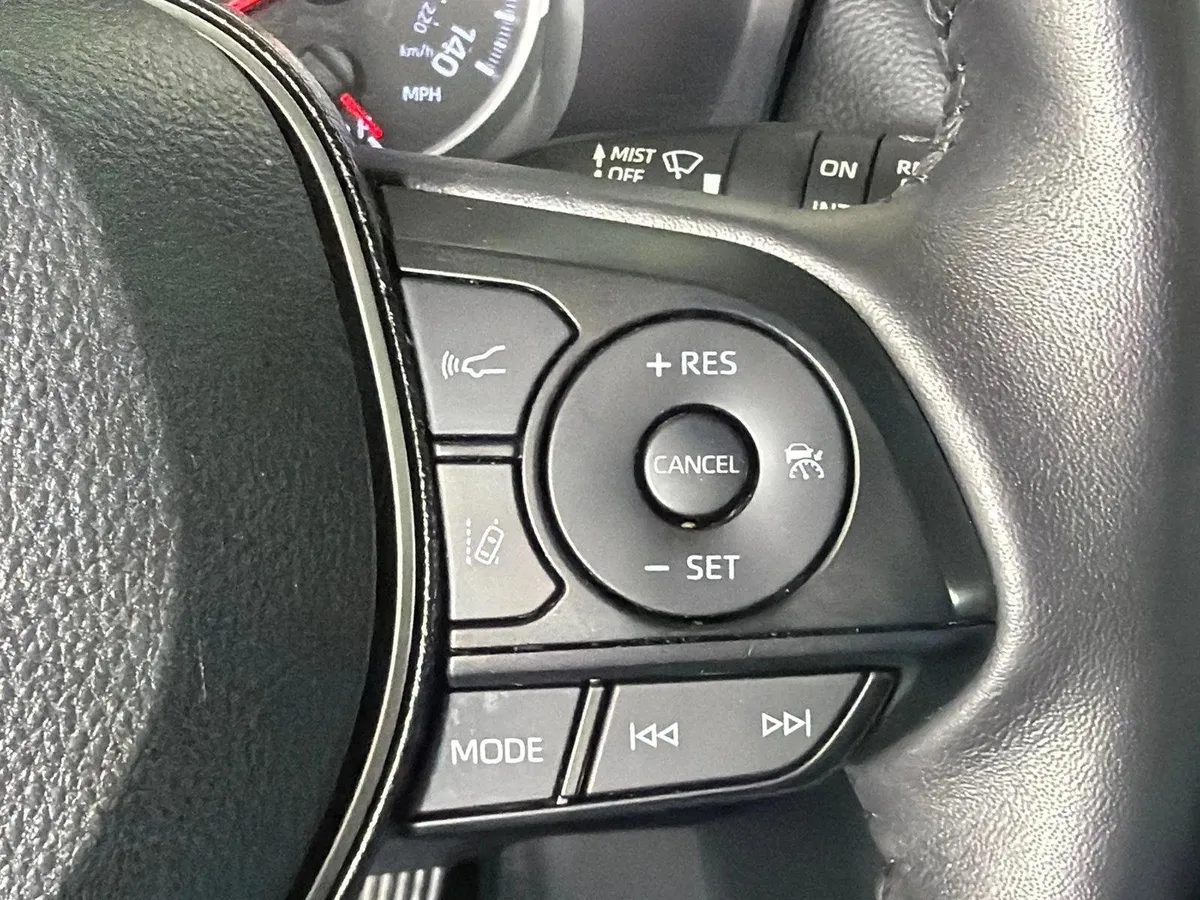 2021 Toyota RAV4 XLE Premium thumbnail 27