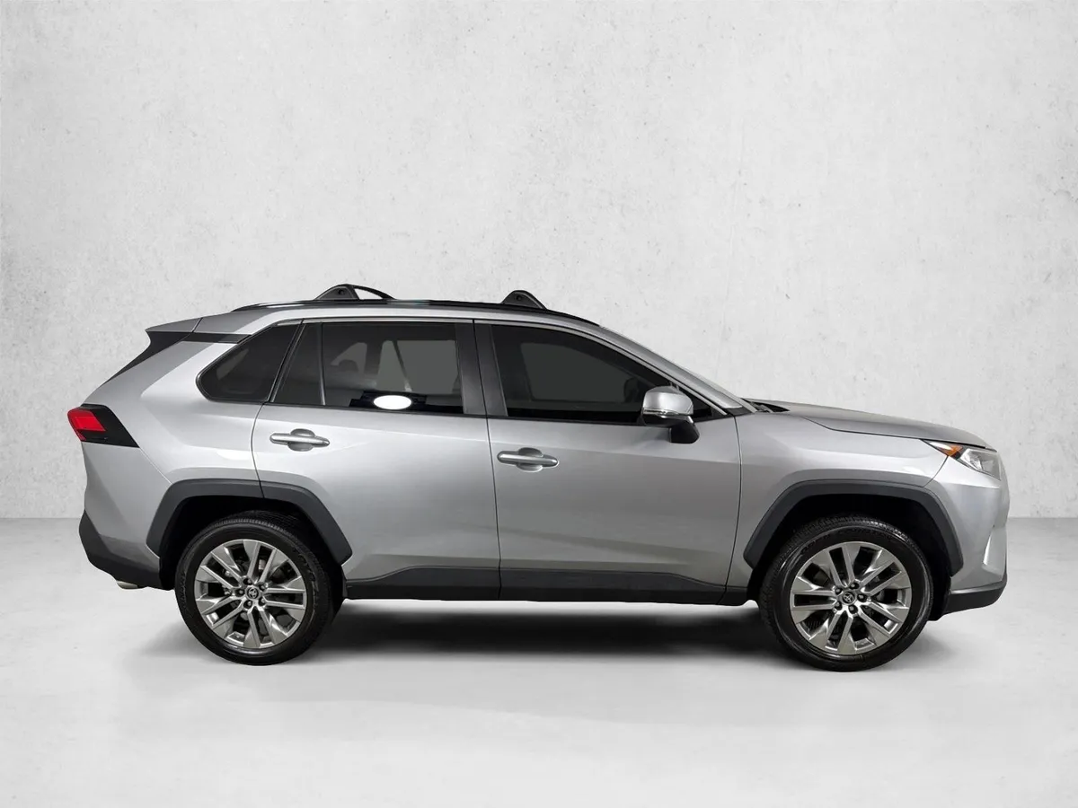 2021 Toyota RAV4 XLE Premium thumbnail 3