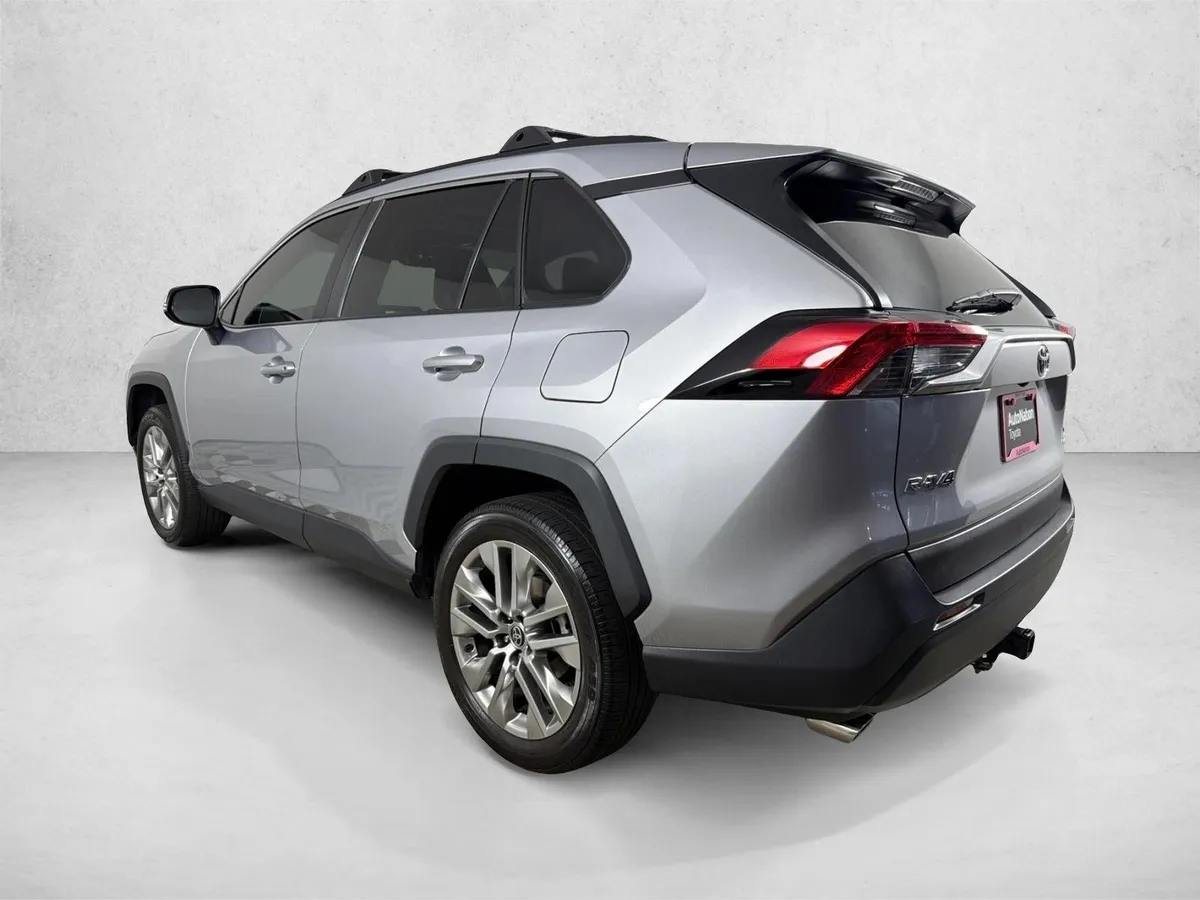 2021 Toyota RAV4 XLE Premium thumbnail 6