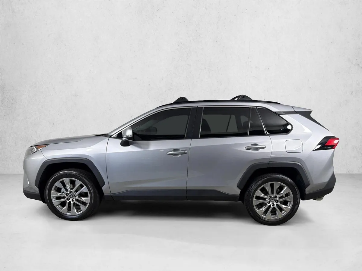 2021 Toyota RAV4 XLE Premium thumbnail 7