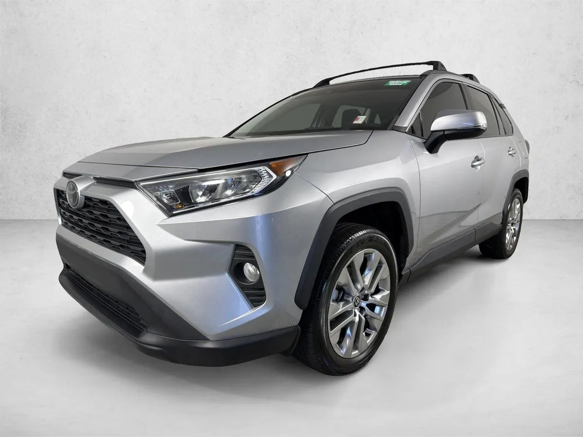 2021 Toyota RAV4 XLE Premium thumbnail 8