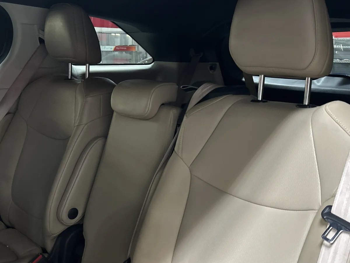 2021 Toyota Sienna XLE thumbnail 8
