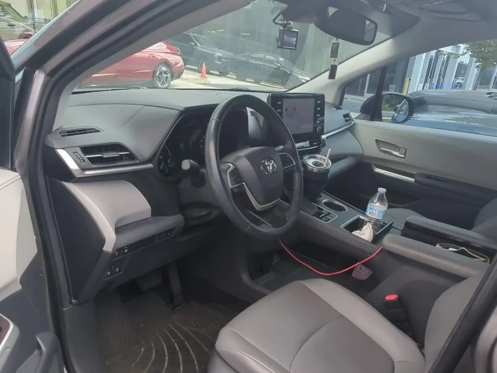 2021 TOYOTA SIENNA XLE thumbnail 5