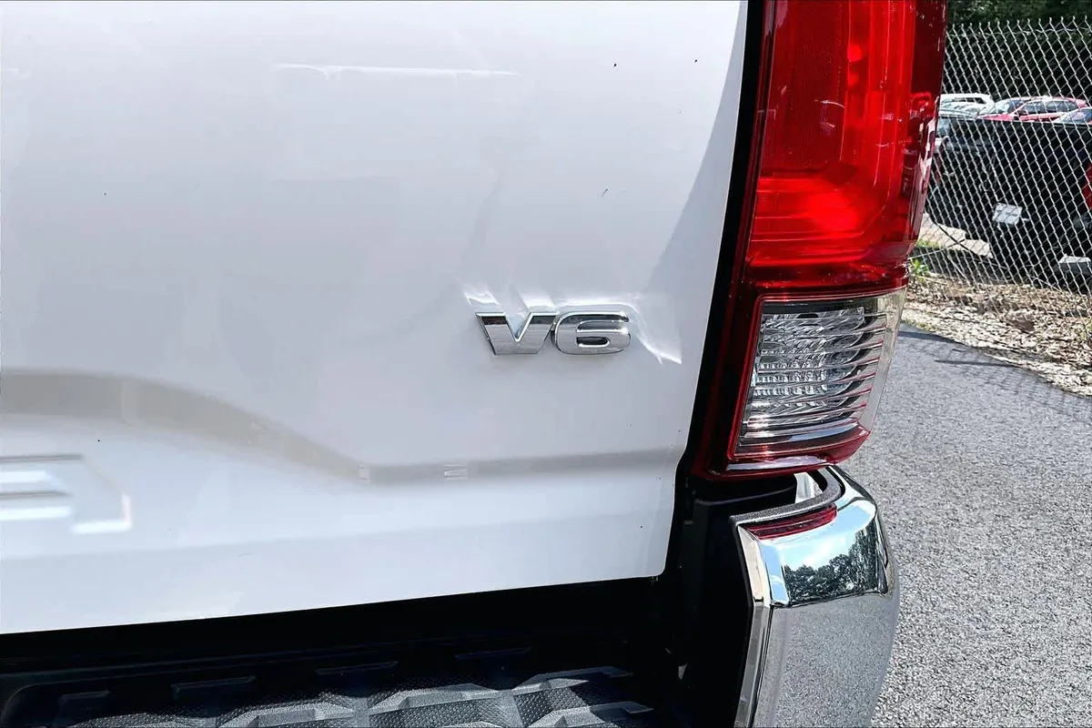 2021 Toyota Tacoma SR5 thumbnail 10