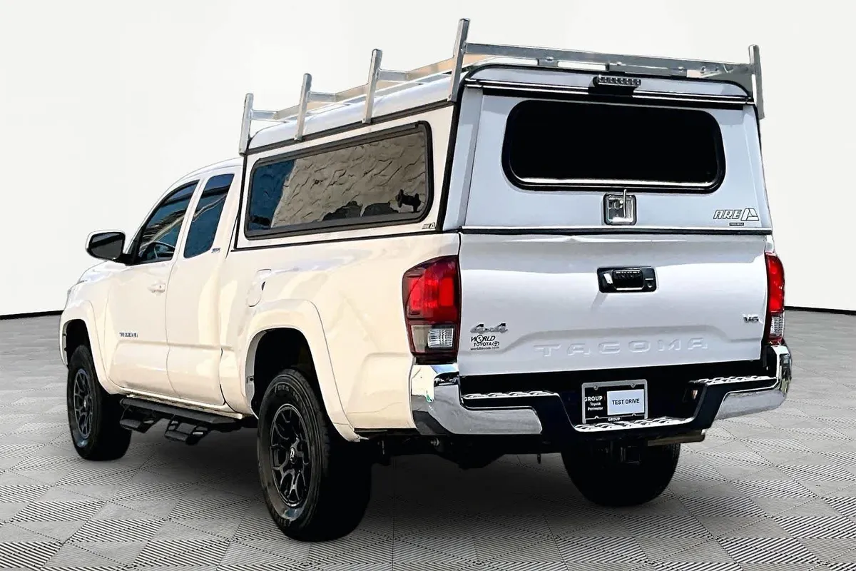 2021 Toyota Tacoma SR5 thumbnail 12