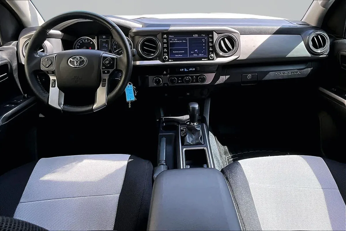 2021 Toyota Tacoma SR5 thumbnail 16