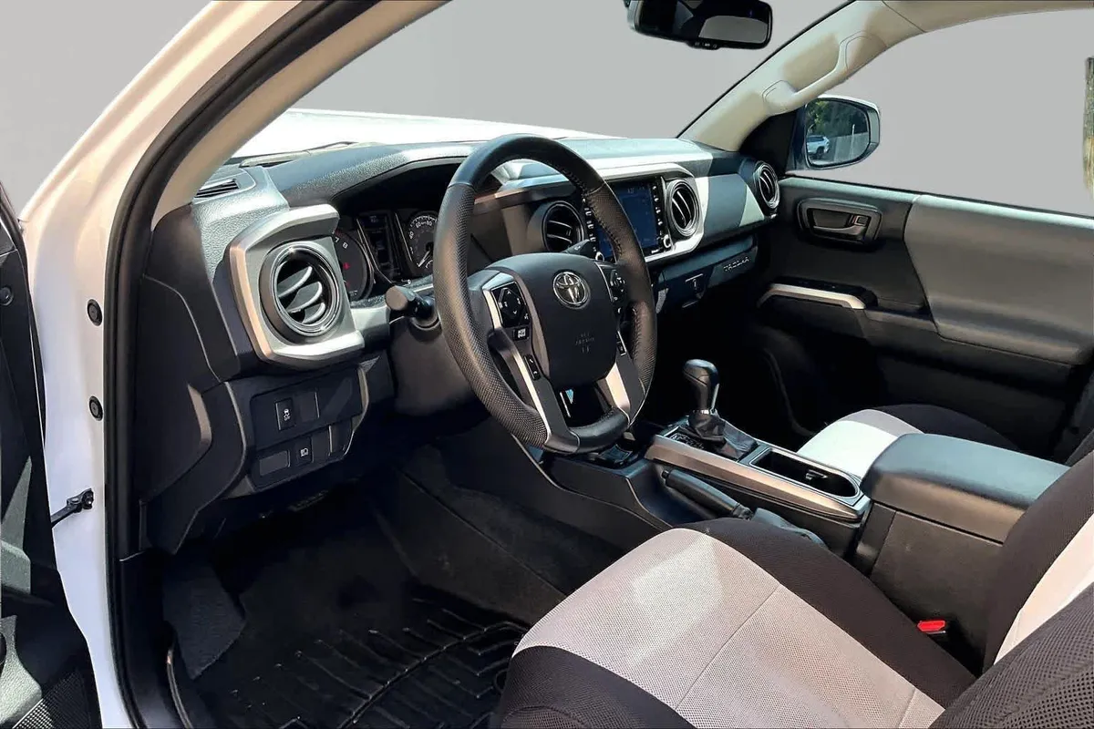 2021 Toyota Tacoma SR5 thumbnail 18