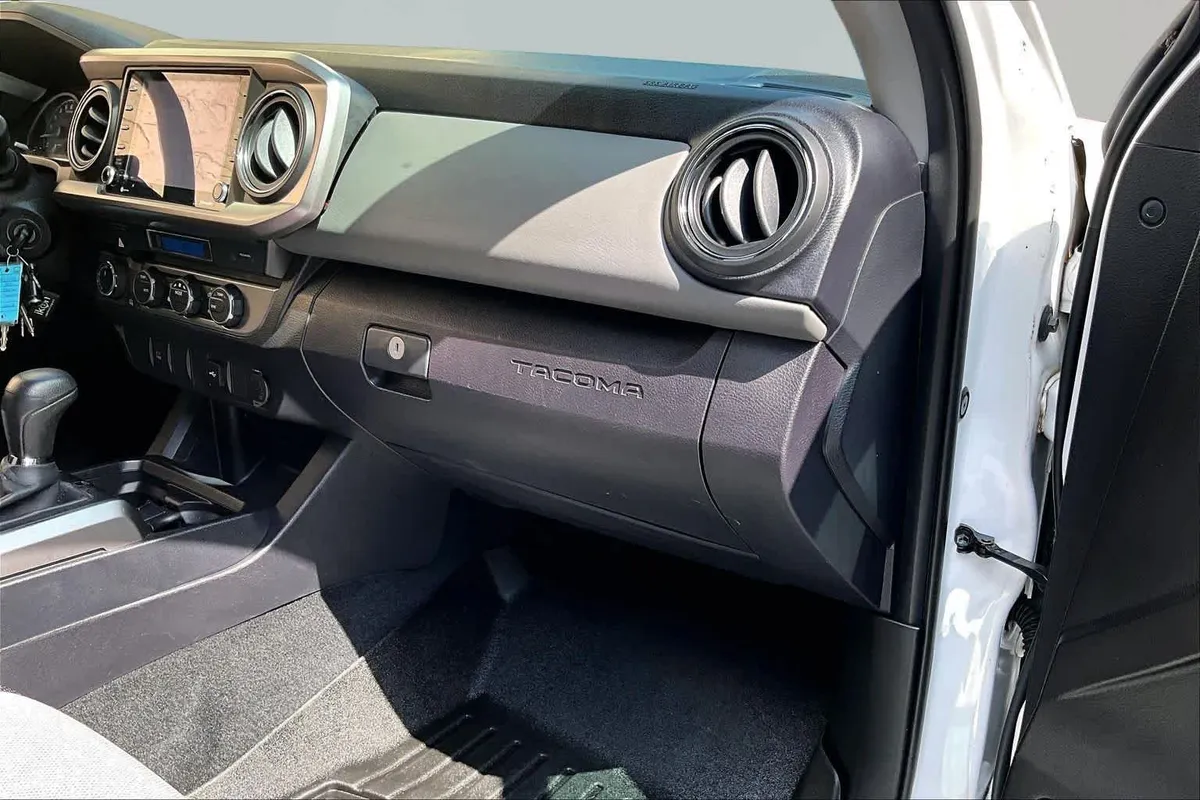 2021 Toyota Tacoma SR5 thumbnail 19