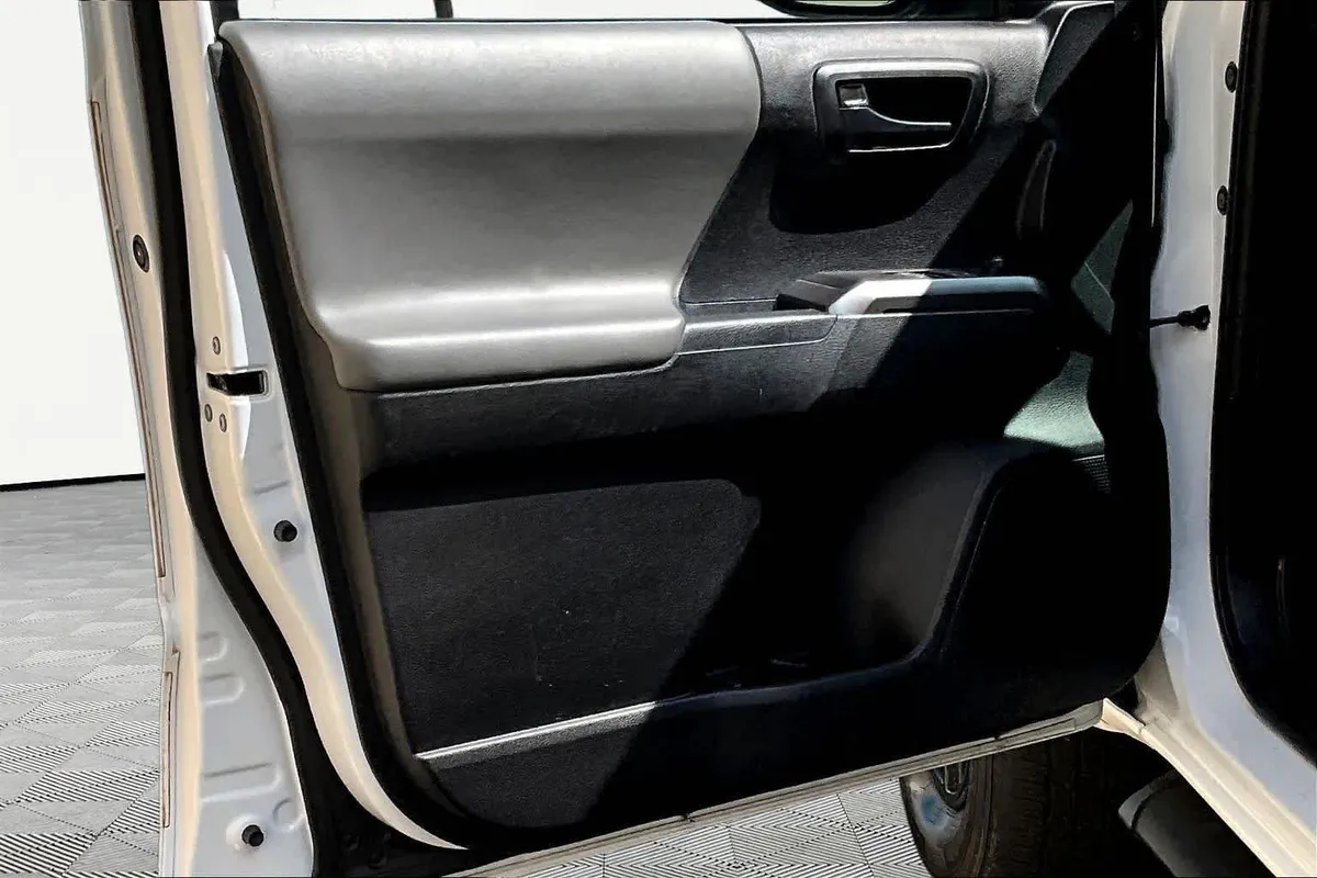 2021 Toyota Tacoma SR5 thumbnail 22
