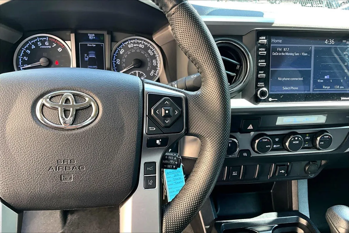 2021 Toyota Tacoma SR5 thumbnail 25