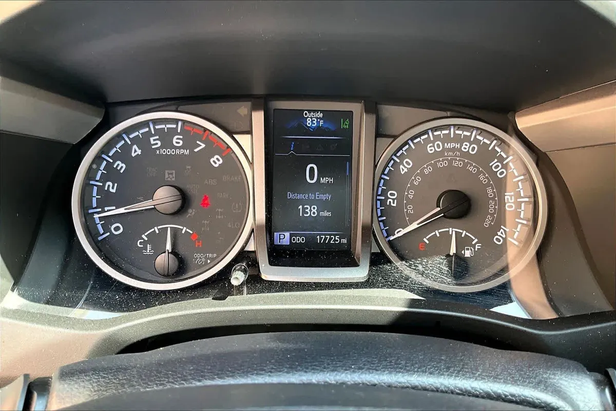 2021 Toyota Tacoma SR5 thumbnail 26