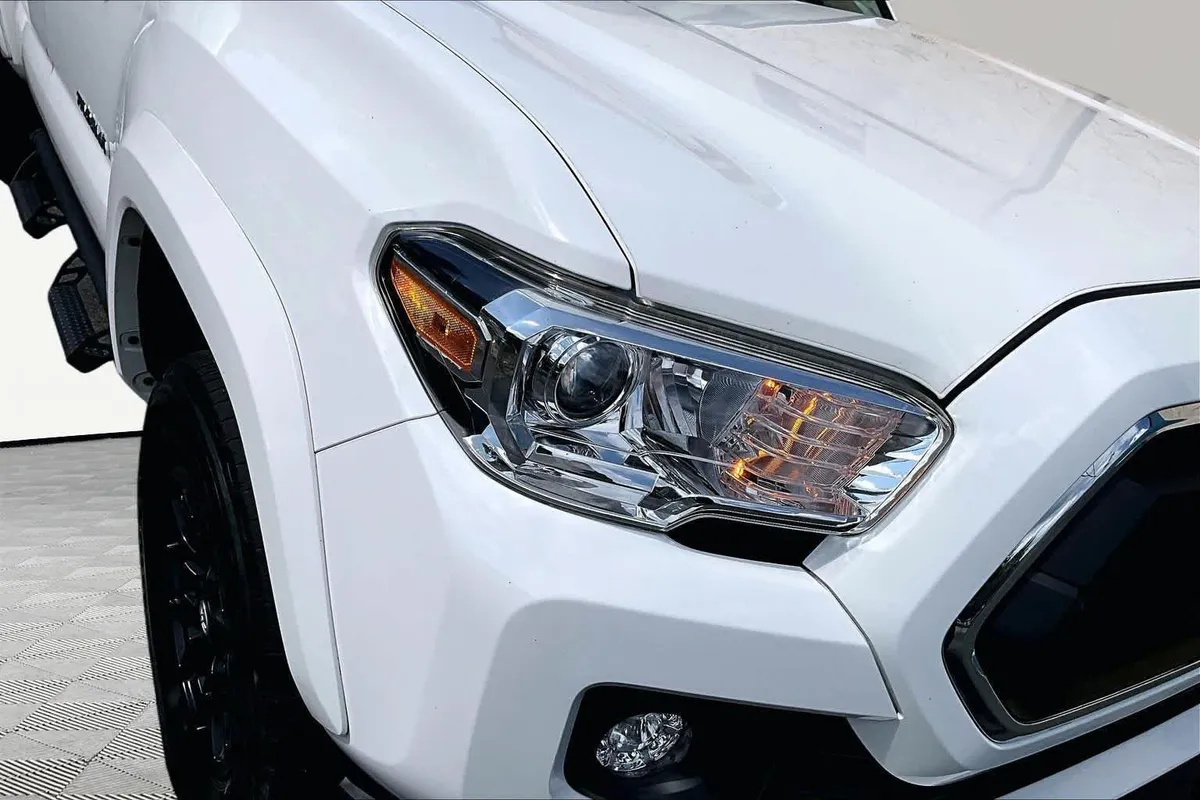 2021 Toyota Tacoma SR5 thumbnail 28