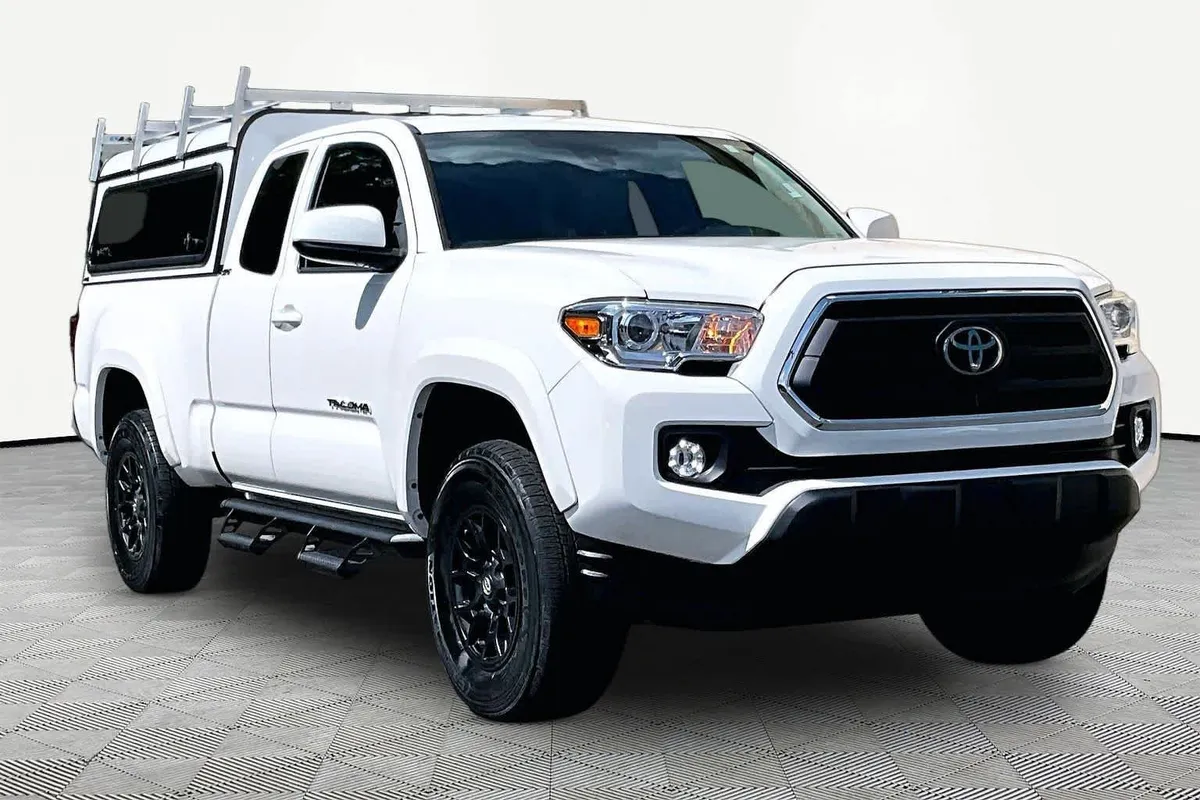 2021 Toyota Tacoma SR5 thumbnail 3