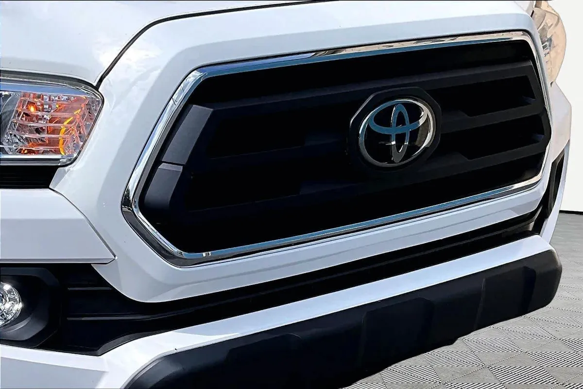 2021 Toyota Tacoma SR5 thumbnail 30