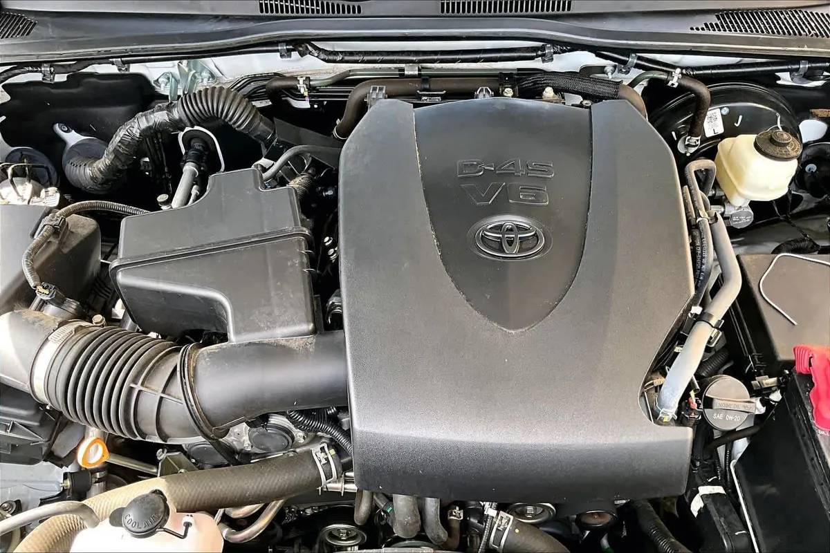 2021 Toyota Tacoma SR5 thumbnail 33