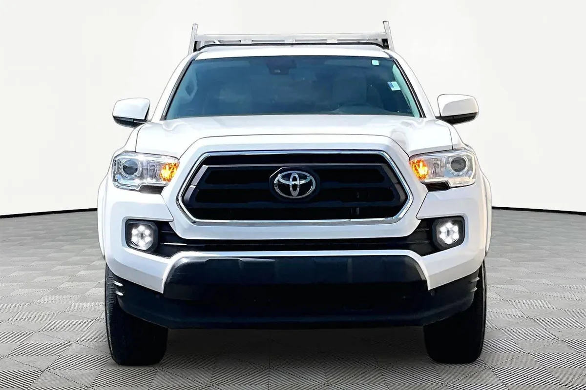 2021 Toyota Tacoma SR5 thumbnail 4