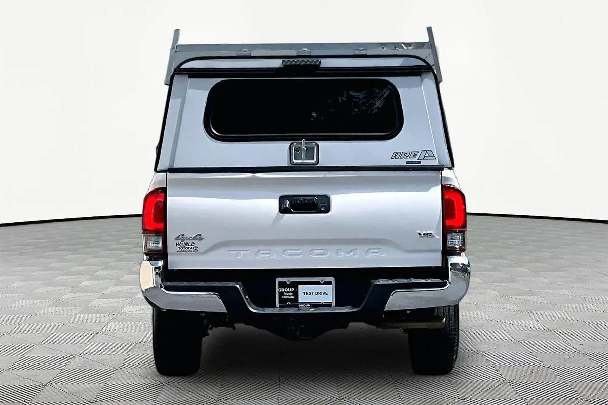 2021 Toyota Tacoma SR5 thumbnail 5
