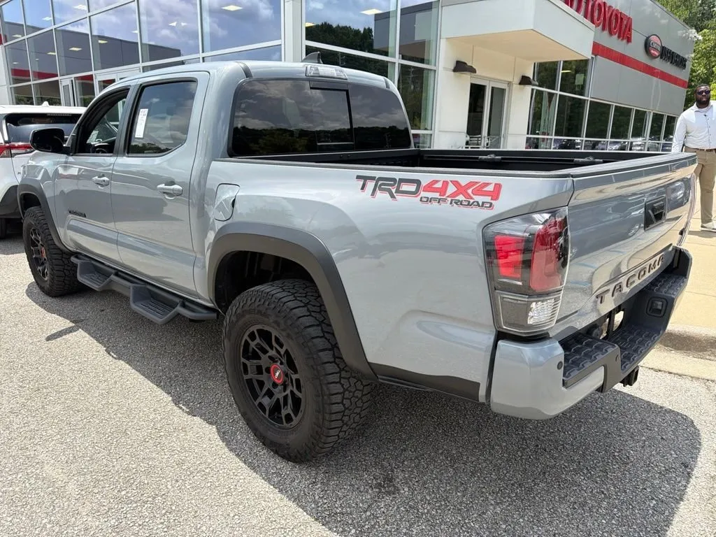 2021 Toyota Tacoma TRD Off-Road thumbnail 2