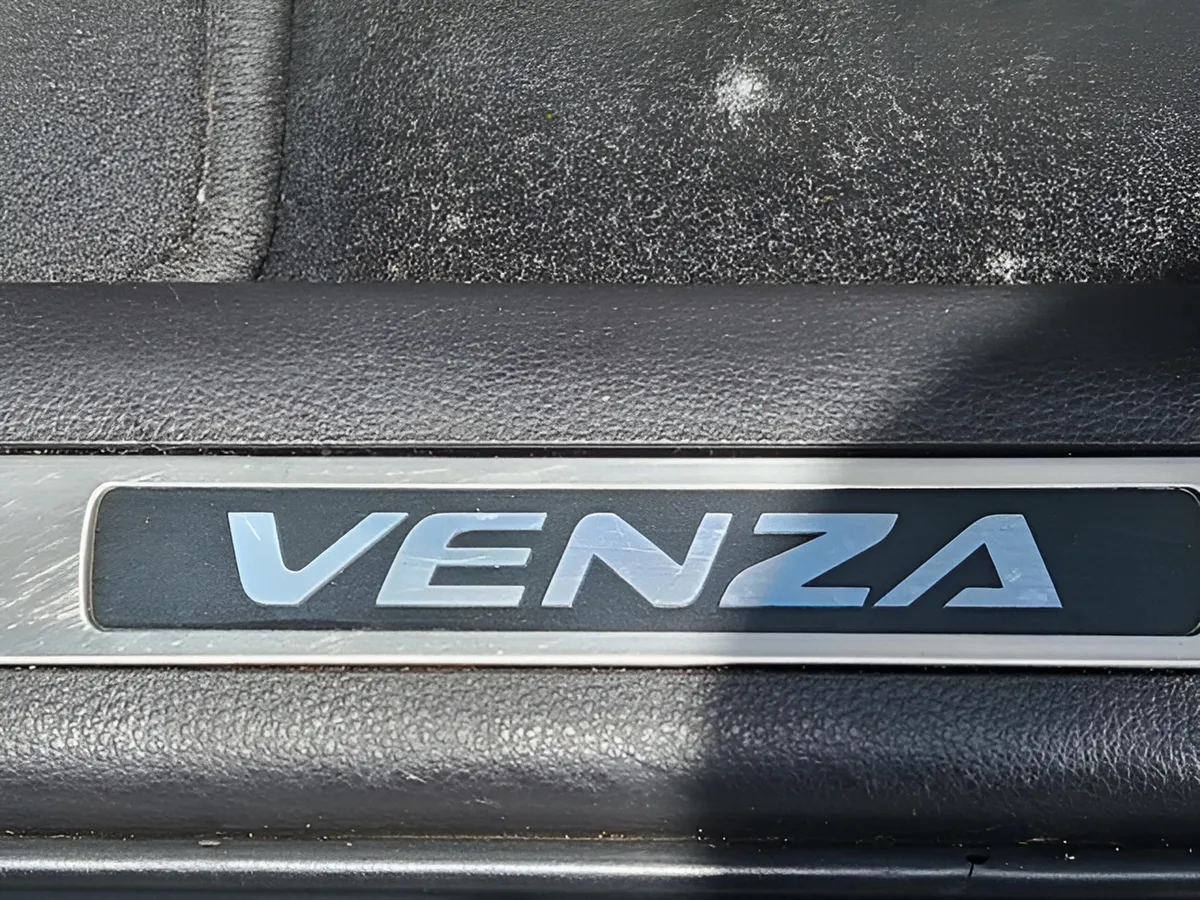 2021 Toyota Venza LE thumbnail 12