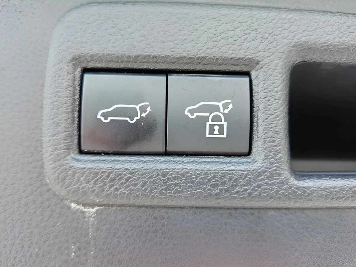 2021 Toyota Venza LE thumbnail 13