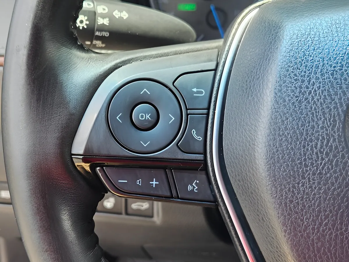 2021 Toyota Venza LE thumbnail 15
