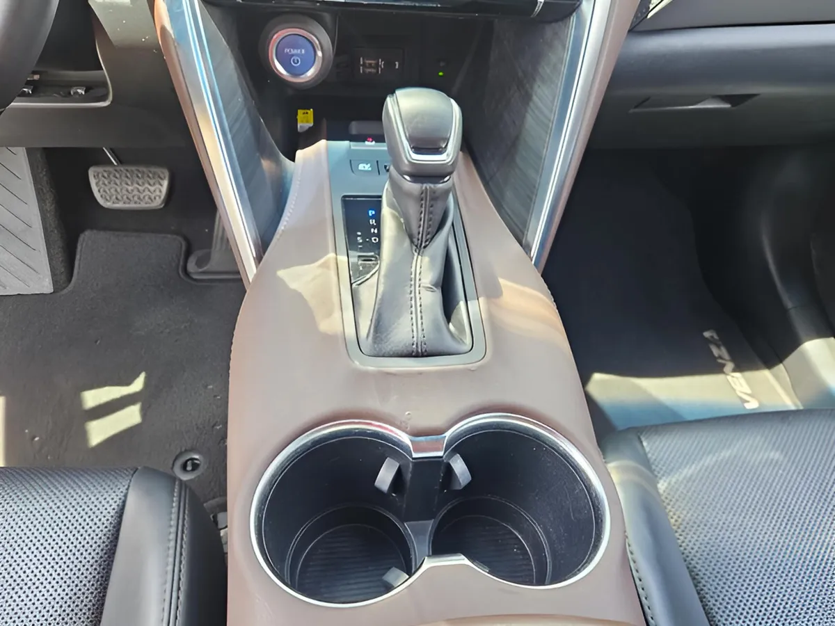 2021 Toyota Venza LE thumbnail 22