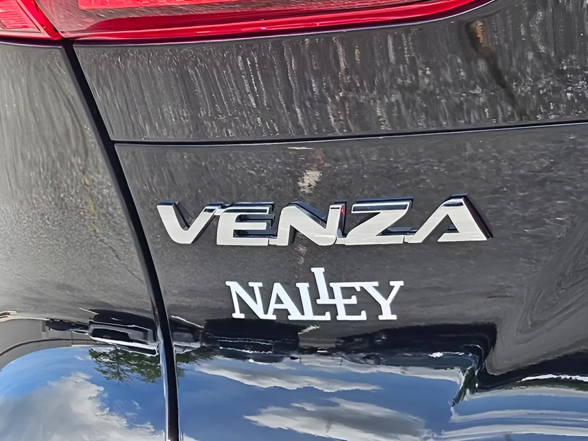 2021 Toyota Venza LE thumbnail 30