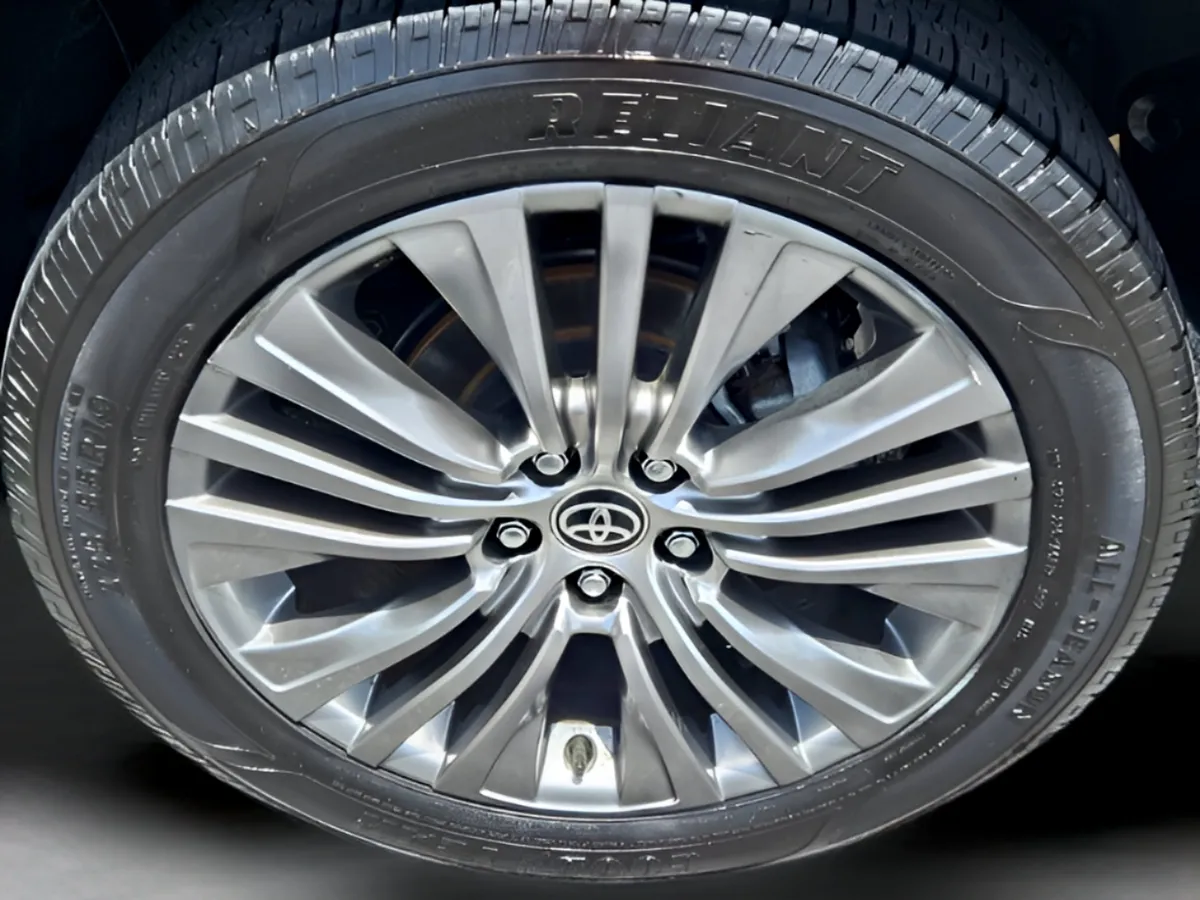 2021 Toyota Venza LE thumbnail 34