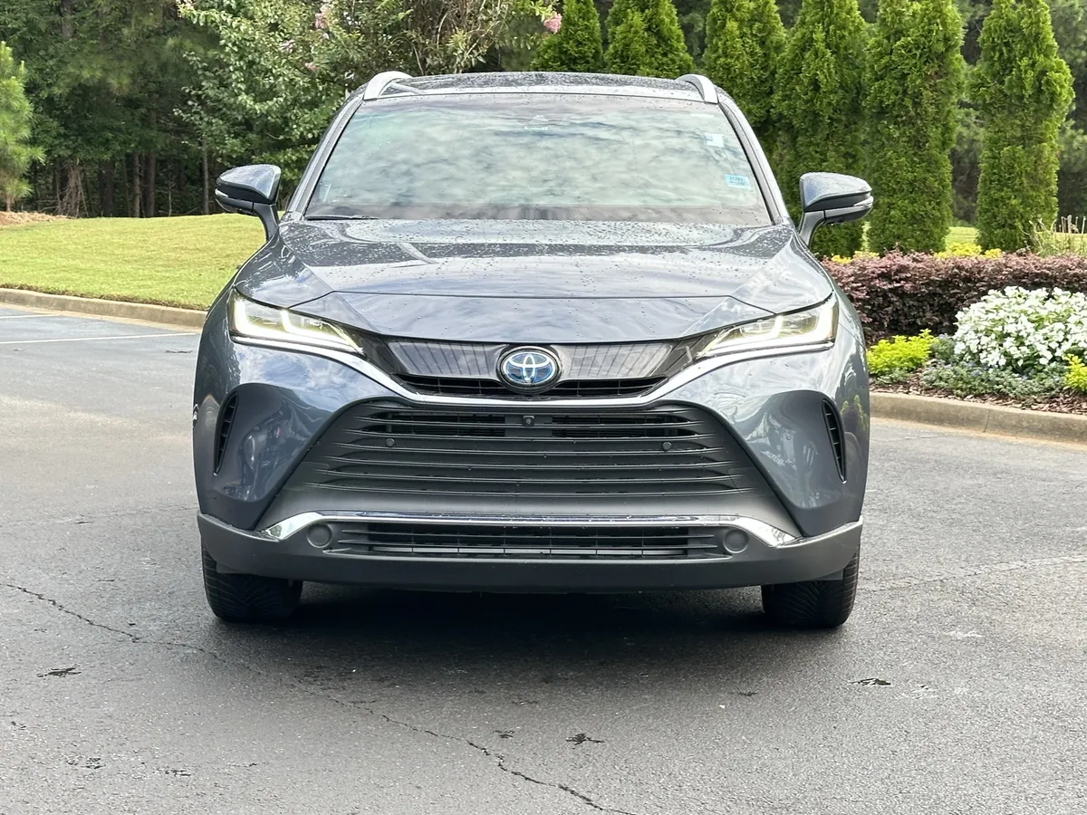 2021 Toyota Venza Limited AWD thumbnail 3