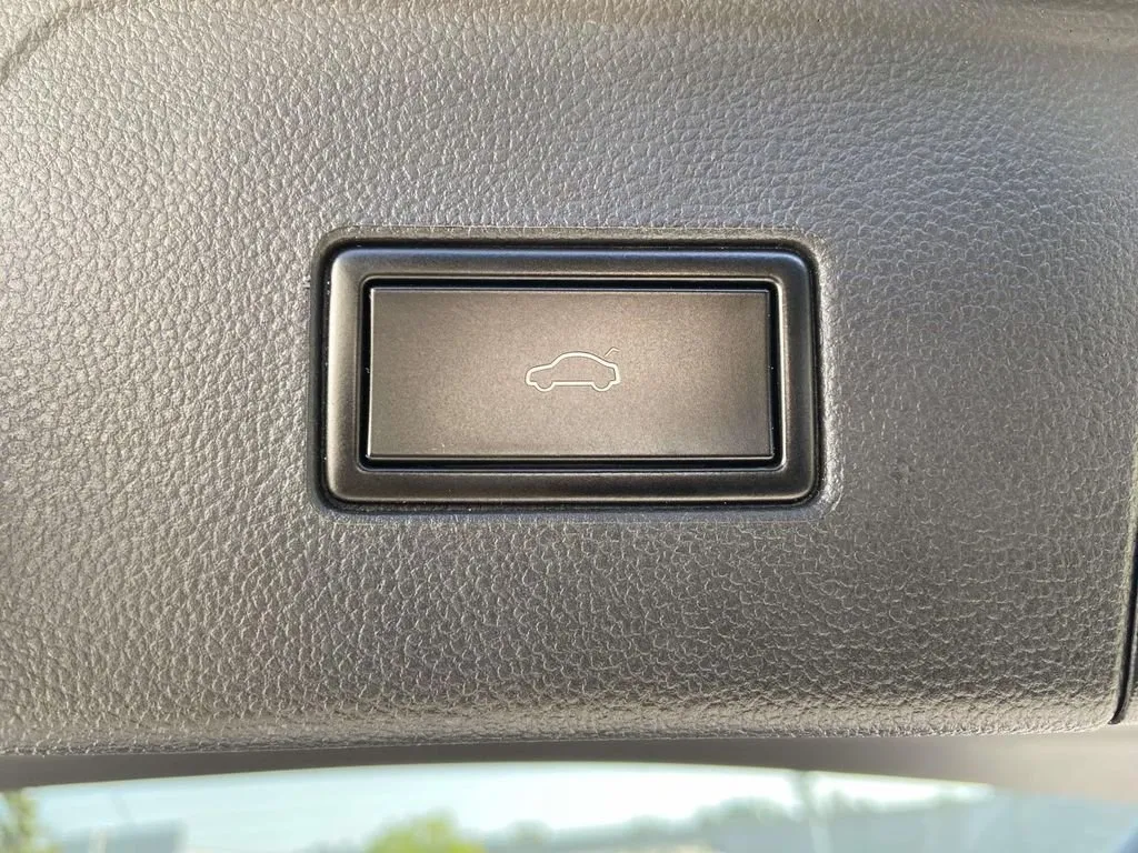 2021 Volkswagen Atlas 3.6L V6 SE w/Technology R-Line thumbnail 11
