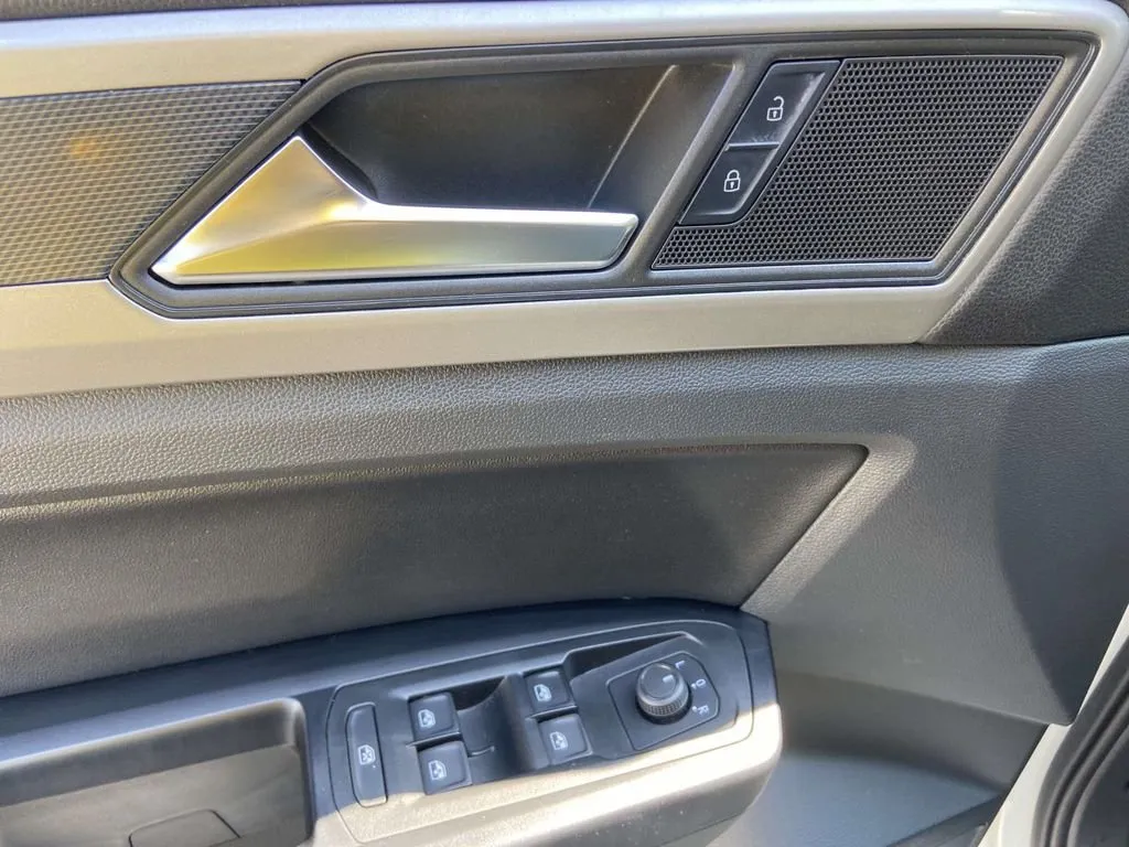 2021 Volkswagen Atlas 3.6L V6 SE w/Technology R-Line thumbnail 16