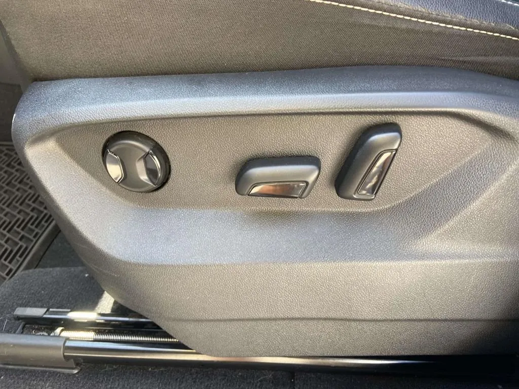2021 Volkswagen Atlas 3.6L V6 SE w/Technology R-Line thumbnail 18
