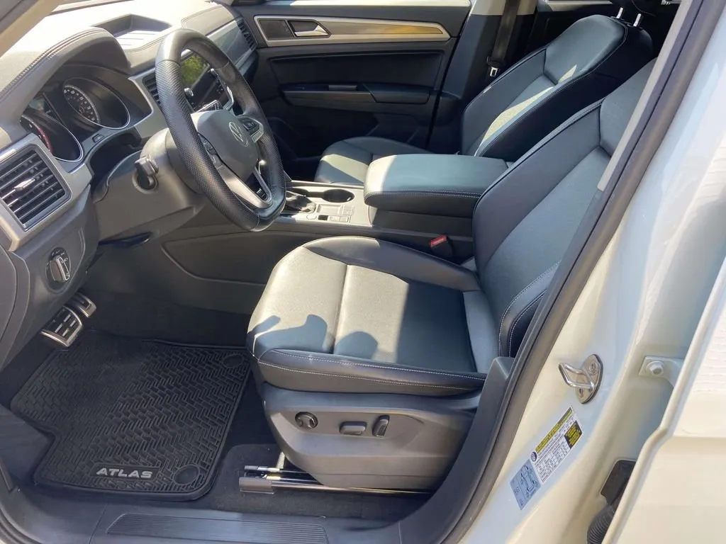 2021 Volkswagen Atlas 3.6L V6 SE w/Technology R-Line thumbnail 19