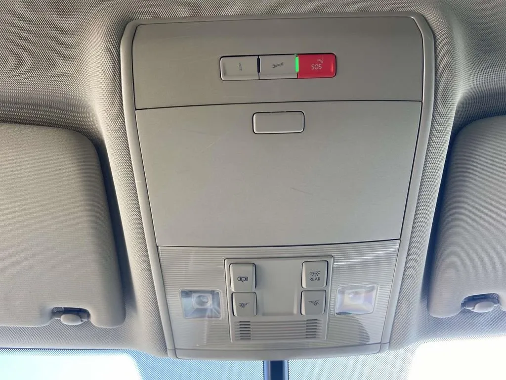 2021 Volkswagen Atlas 3.6L V6 SE w/Technology R-Line thumbnail 24