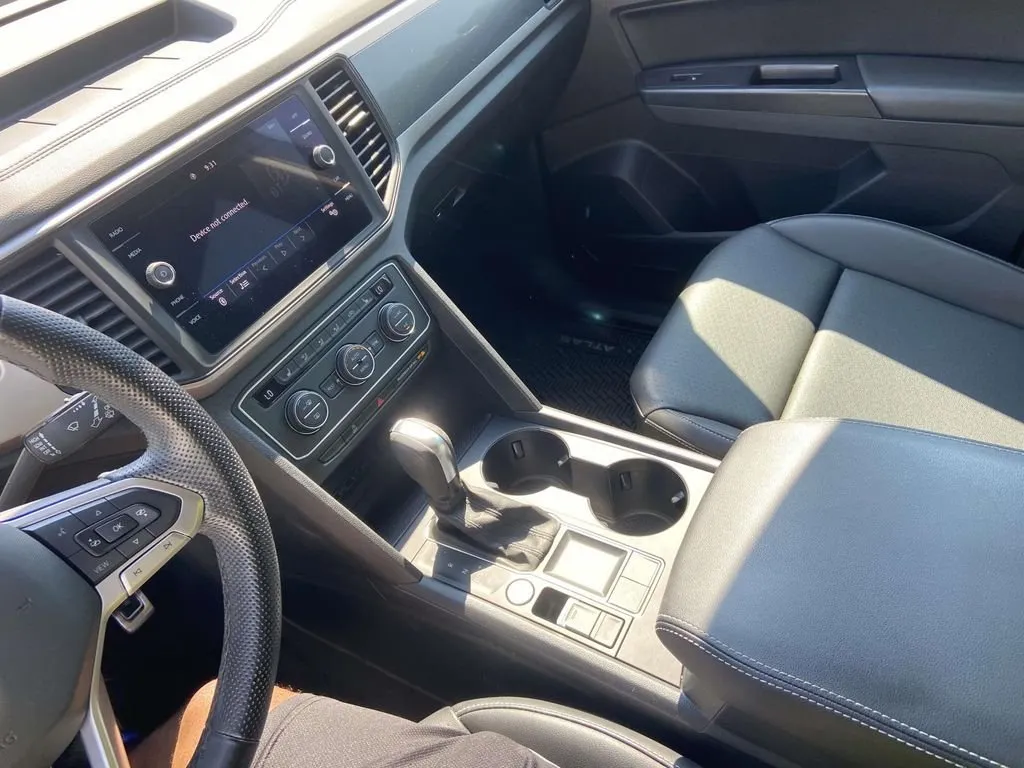 2021 Volkswagen Atlas 3.6L V6 SE w/Technology R-Line thumbnail 28
