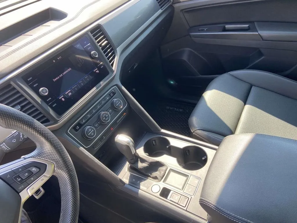 2021 Volkswagen Atlas 3.6L V6 SE w/Technology R-Line thumbnail 29