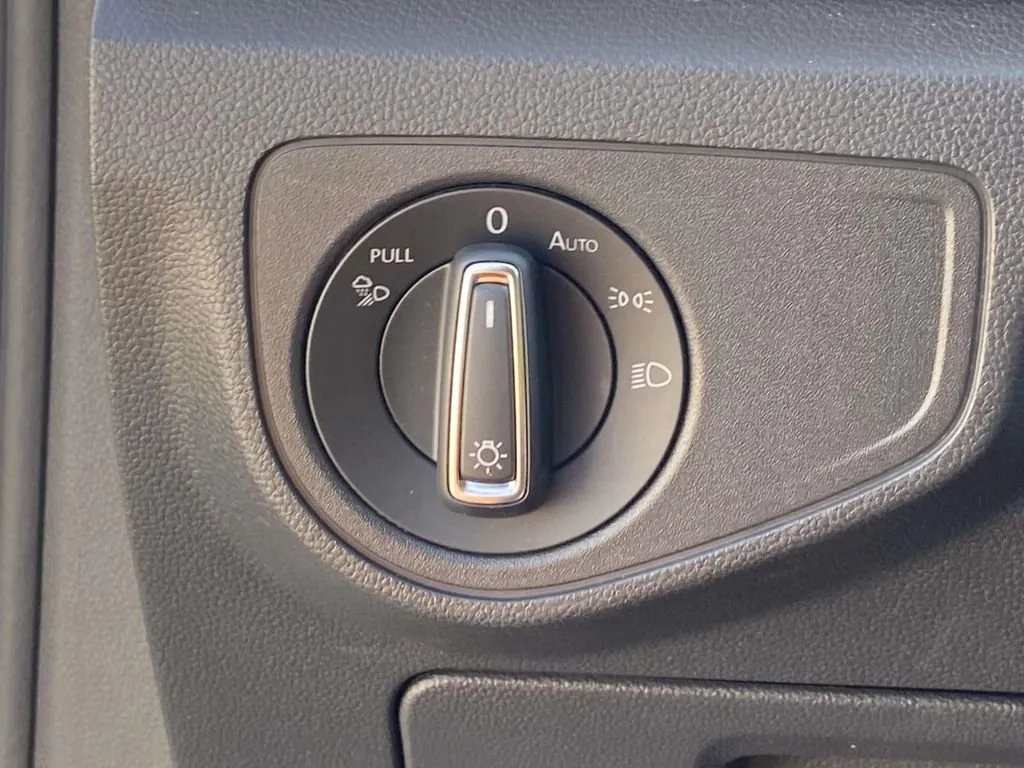2021 Volkswagen Atlas 3.6L V6 SE w/Technology R-Line thumbnail 31
