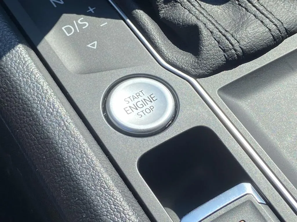 2021 Volkswagen Atlas 3.6L V6 SE w/Technology R-Line thumbnail 32