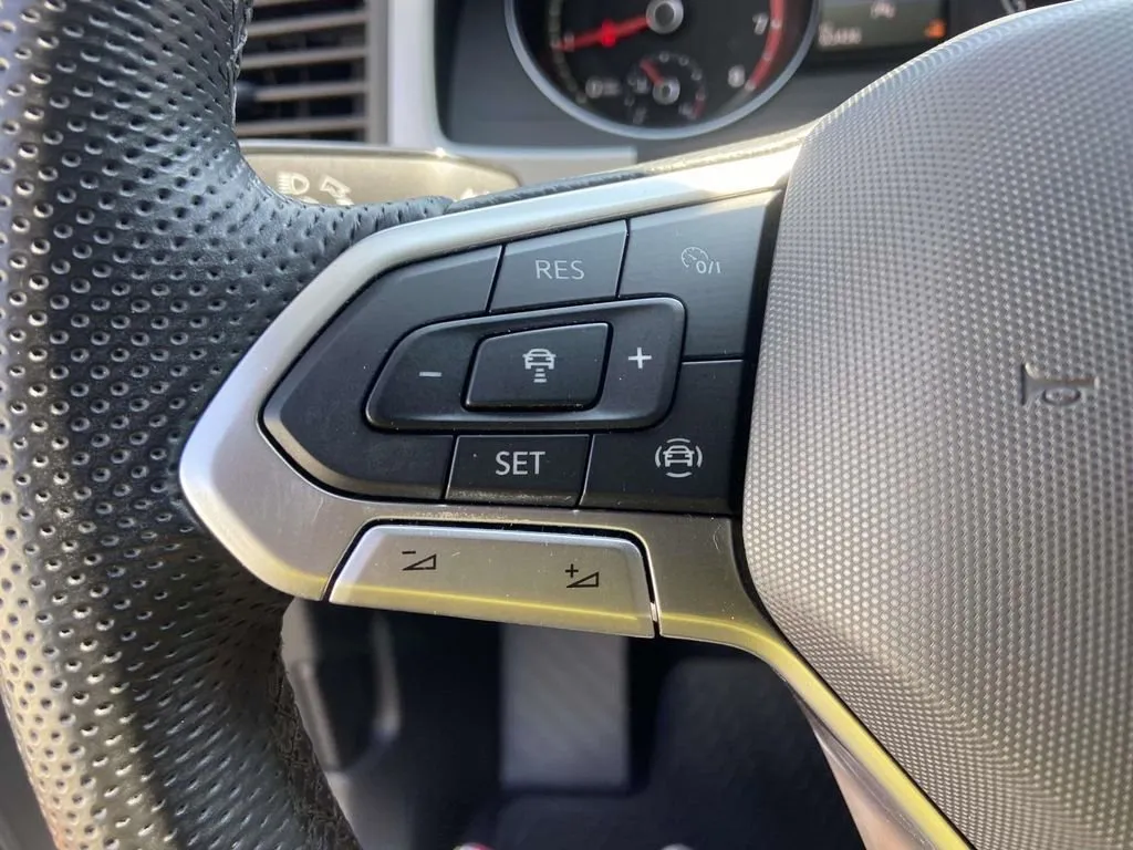 2021 Volkswagen Atlas 3.6L V6 SE w/Technology R-Line thumbnail 34