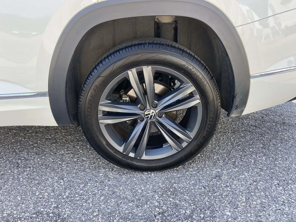 2021 Volkswagen Atlas 3.6L V6 SE w/Technology R-Line thumbnail 9