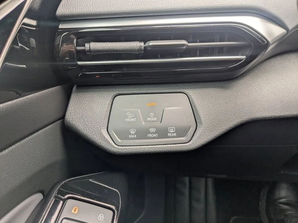 2021 Volkswagen ID.4 Pro S thumbnail 18