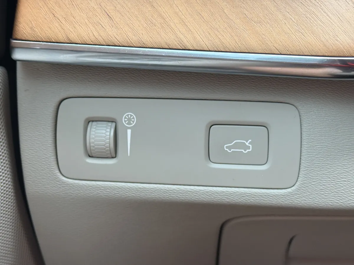 2021 Volvo XC90 Momentum thumbnail 11