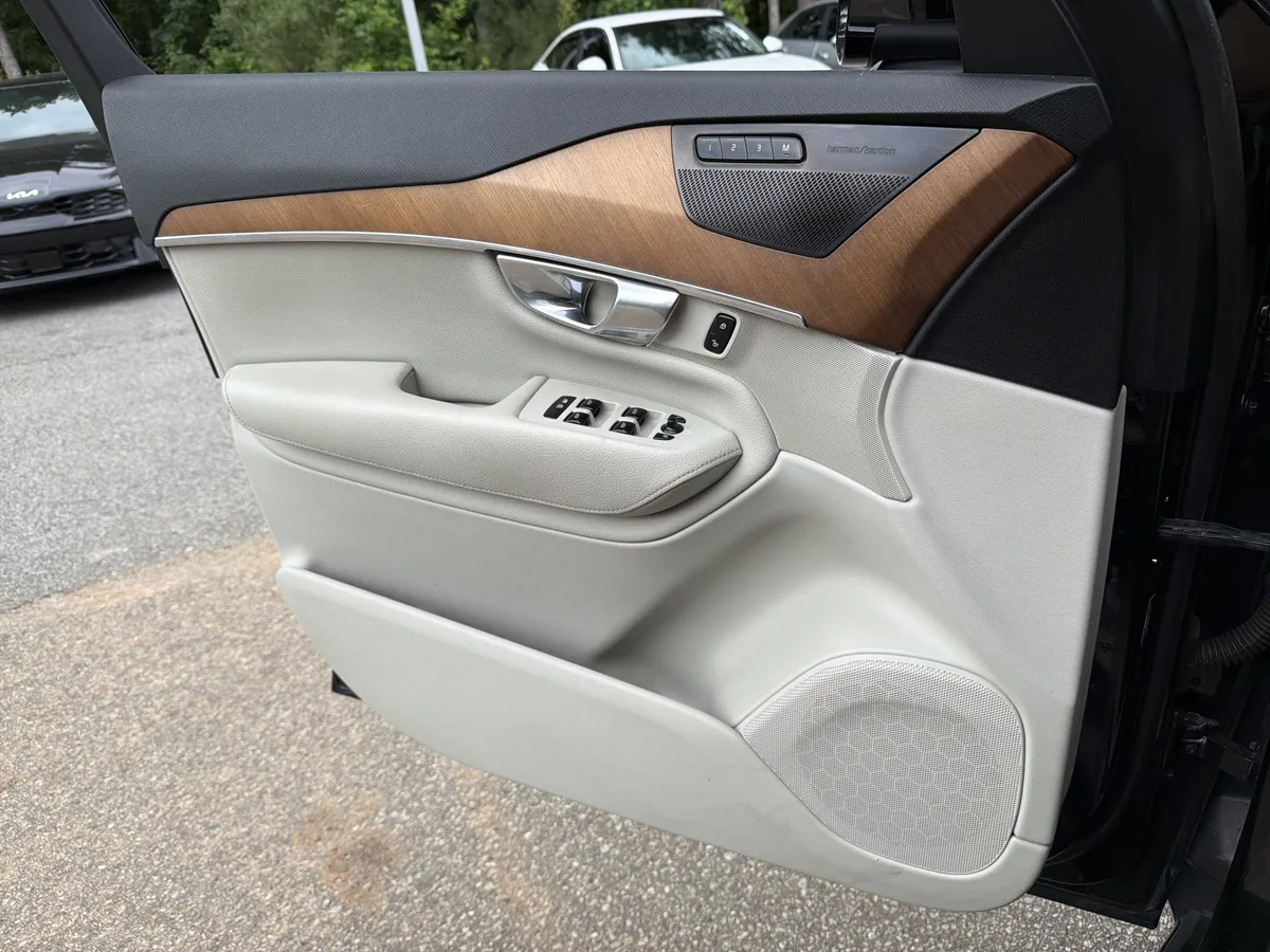 2021 Volvo XC90 Momentum thumbnail 12