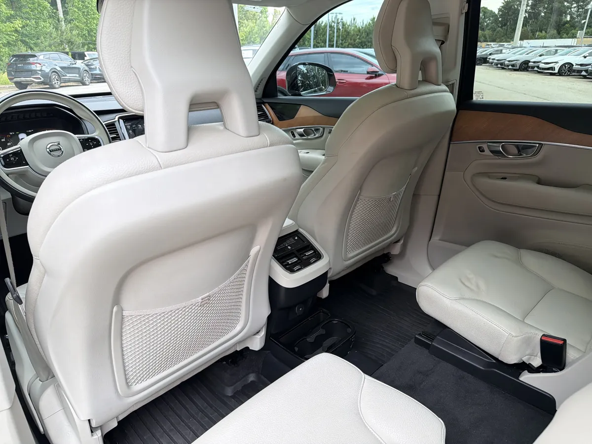 2021 Volvo XC90 Momentum thumbnail 18