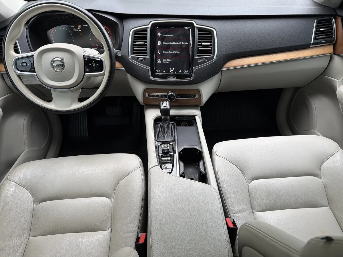 2021 Volvo XC90 Momentum thumbnail 3